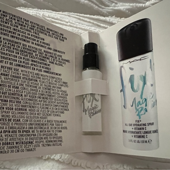Mac Cosmetics Fix+ Magic Radiance - Picture 3 of 3